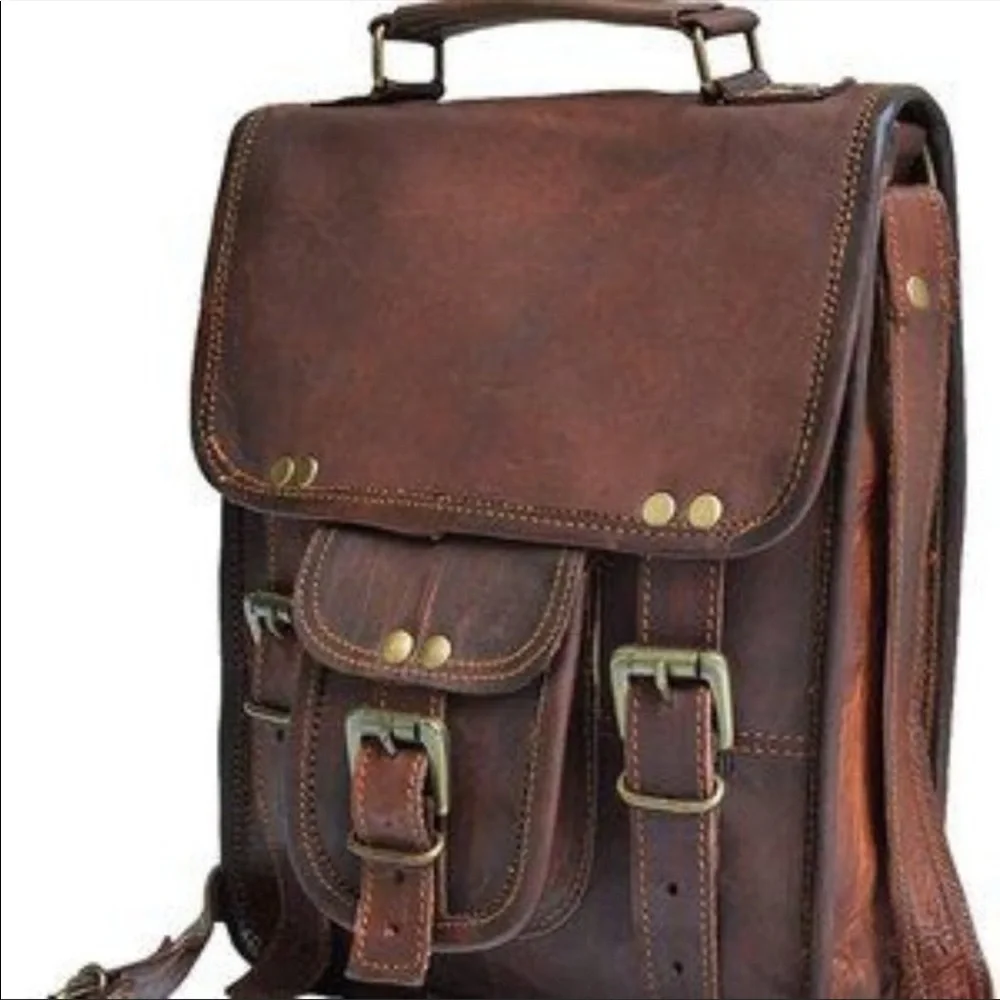 - Men’s Small Leather Messenger Bag Brown *NEW*
